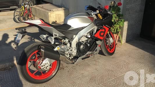 RSV4 RR 2016