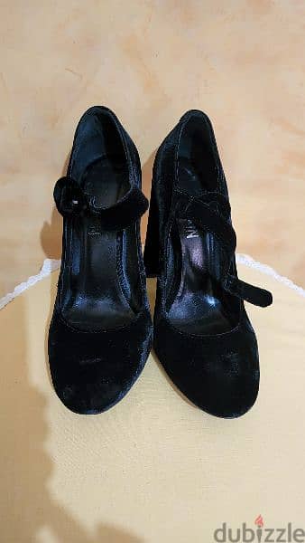 velvet black heels shoes 39 سكربينة مخمل 1