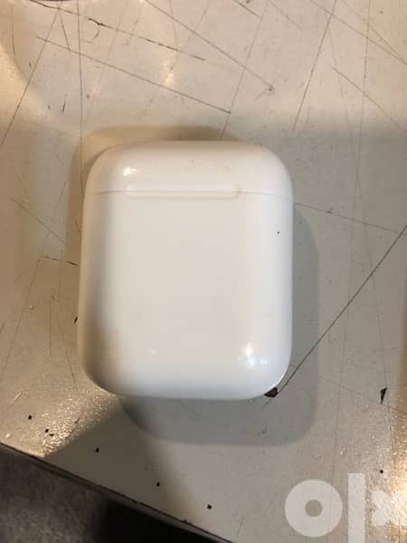 Empty Apple Airpods 1 Charging Case 0