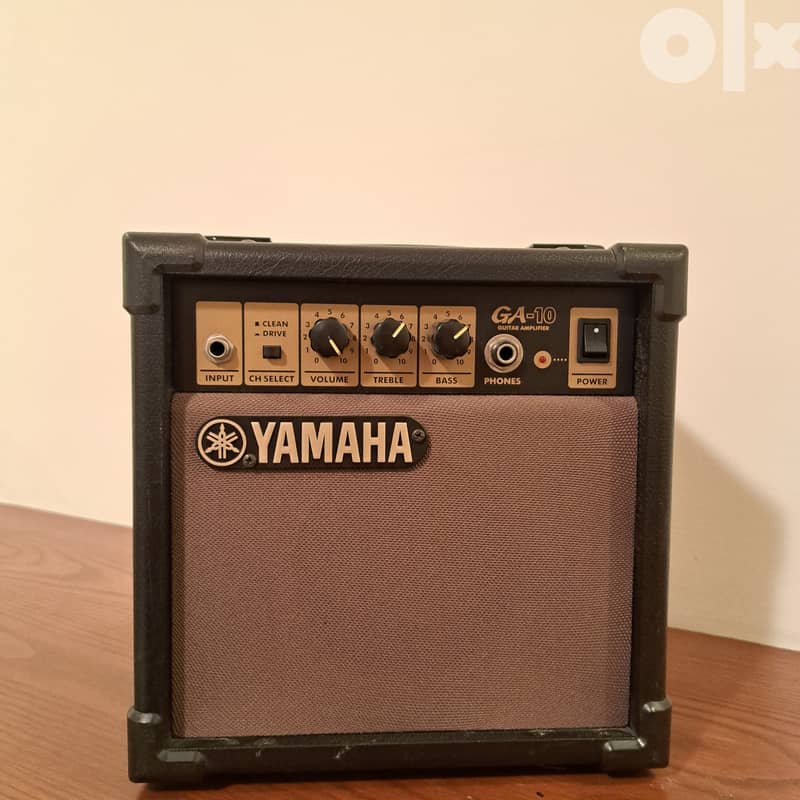 Yamaha GA10 Eelectric Guitar Amp 1