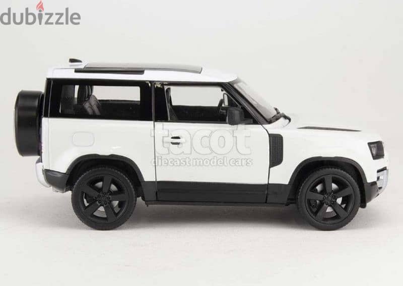 Land Rover Defender (2021) diecast car model 1:24. 1