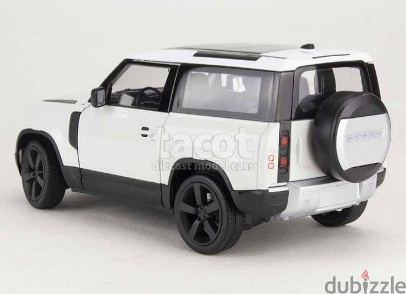 Land Rover Defender (2021) diecast car model 1:24. 2