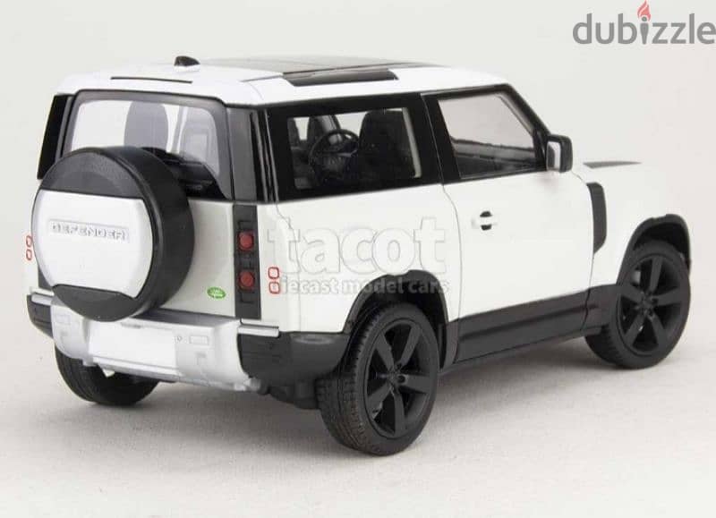 Land Rover Defender (2021) diecast car model 1:24. 4