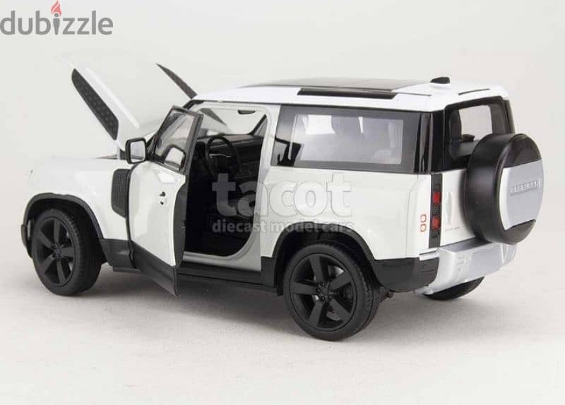 Land Rover Defender (2021) diecast car model 1:24. 5