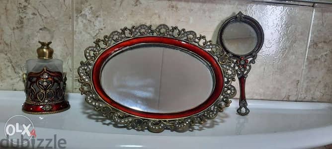 Set of 3 decor mirrors and perfume