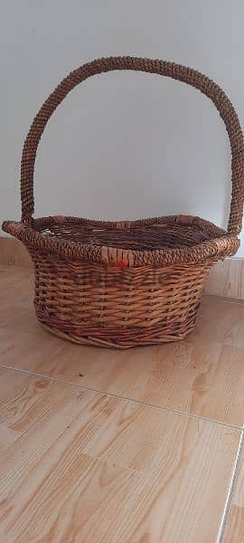 Basket height 20cm and width 40cm. سلًة 0