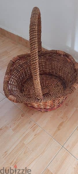 Basket height 20cm and width 40cm. سلًة 1