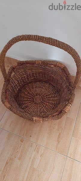 Basket height 20cm and width 40cm. سلًة 2