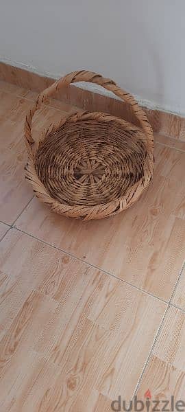 Basket height 8cm and width 35cm. سلًة 0