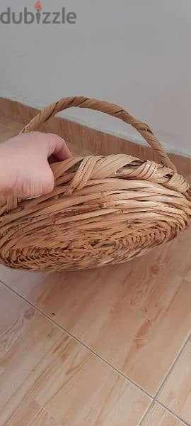 Basket height 8cm and width 35cm. سلًة 1