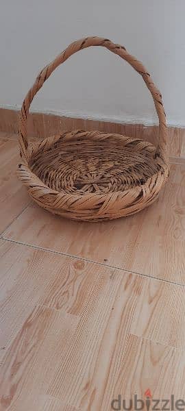 Basket height 8cm and width 35cm. سلًة 2