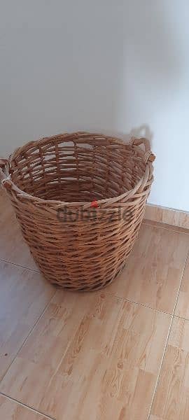 Basket height 17cm and width 48cm. سلًة 0