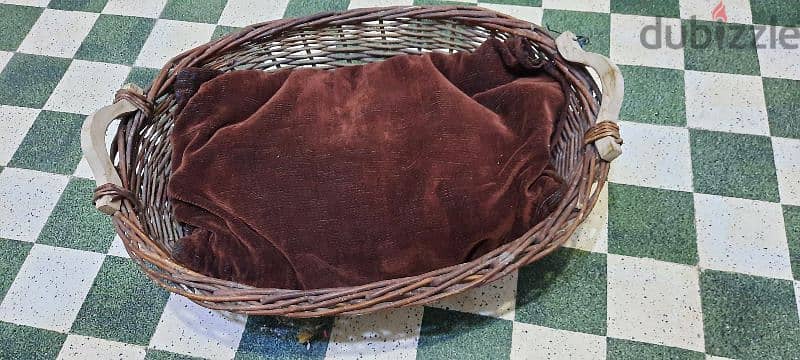 Basket with couch. could be Pet bed 1