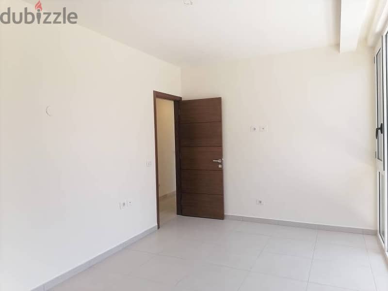 280 SQM apartment for Sale in Achrafieh! REF#SI80131 3
