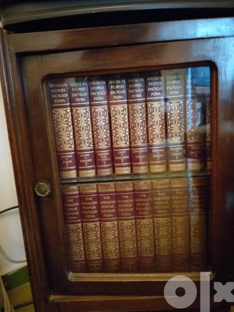 Buffet/Display Cabinet 1