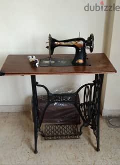 Antique Singer sewing machine (1885)