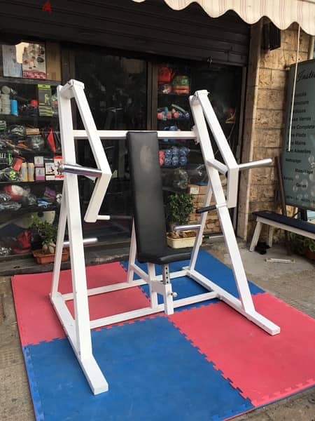 chest press hummer like new we have also all sports equipment 0