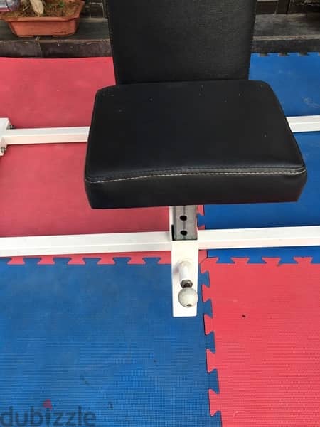 chest press hummer like new we have also all sports equipment 7