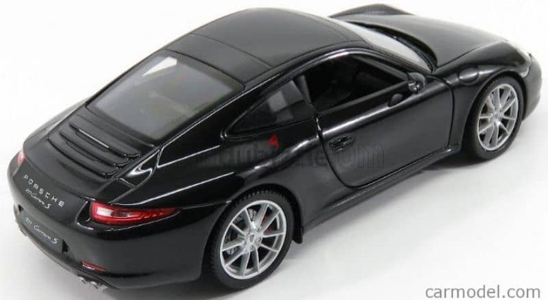 Porsche 911 Carrera S (2013) diecast car model 1:24 4