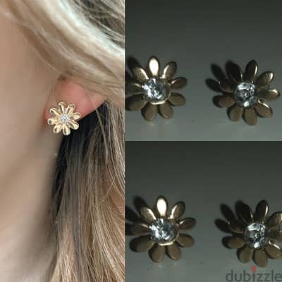 daisy studs earrings colour gold 1=5$ or 3= 13$