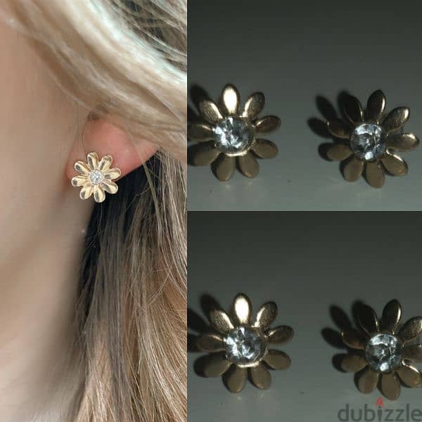 daisy studs earrings colour gold 0