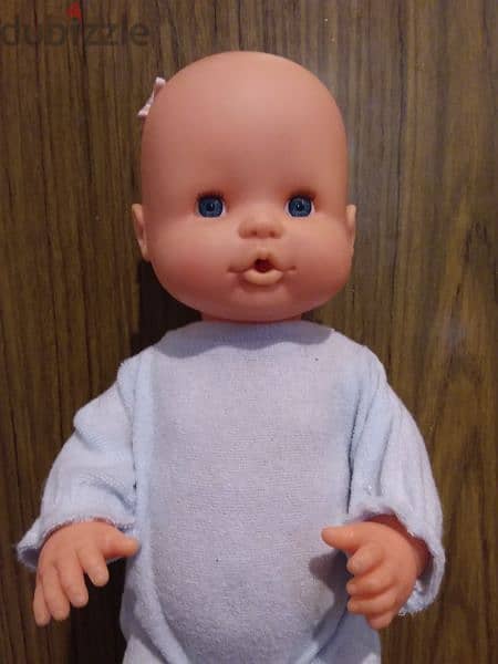 FAMOSA BABY GIRL original barely used Big & weared toy still good=15$ 4