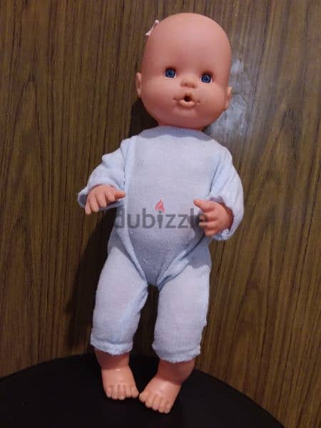 FAMOSA BABY GIRL original barely used Big & weared toy still good=15$ 5