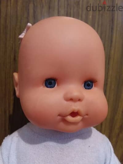 FAMOSA BABY GIRL original barely used Big & weared toy still good=16$