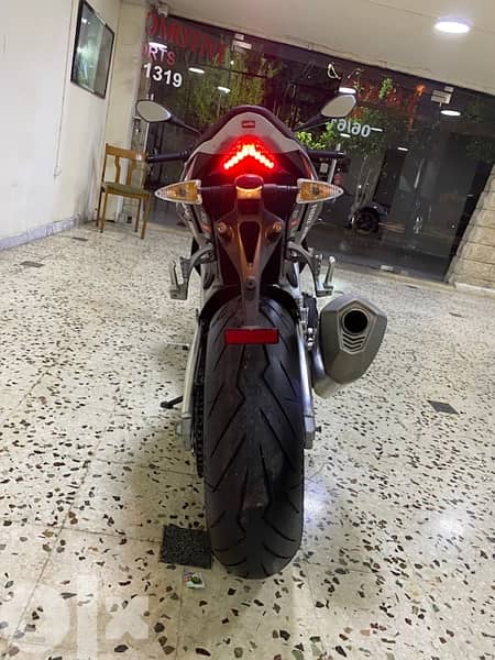 2018 Aprilia Tuono v4 1,100cc 1 owner 1400km from Aprilia dealer leban 11