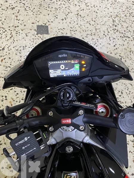 2018 Aprilia Tuono v4 1,100cc 1 owner 1400km from Aprilia dealer leban 16