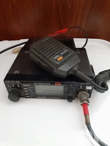 Walkie-Talkie Base Yaesu FT-212RH FM Transceiver   جهاز لاسلكي ياباني 1