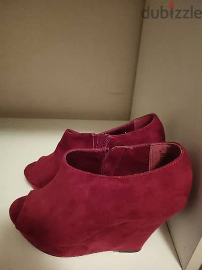 burgundy shoes, size 38, barely worn.