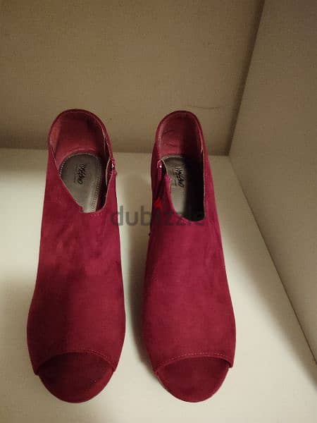 burgundy shoes, size 38, barely worn. 1