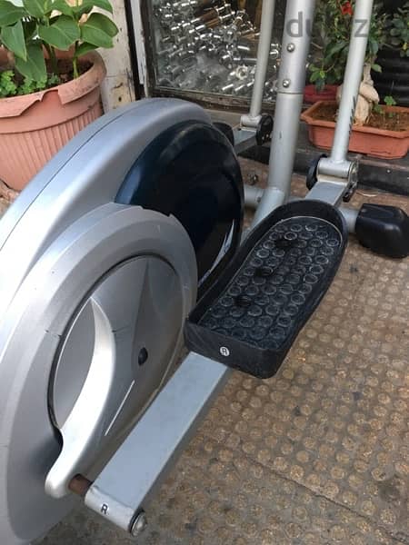 elliptical iron body like new heavy duty very good quality 4