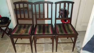Antique chairs need renovation (all for only $ 45).