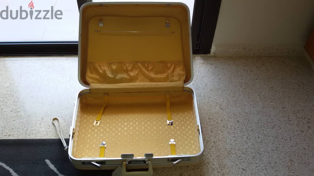 CARRIER Travel Suitcase 3