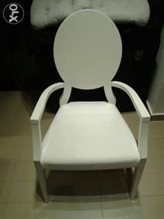 كرسي جديدة ابيض لميع مع قعدة جلد Brand new glossy white chair