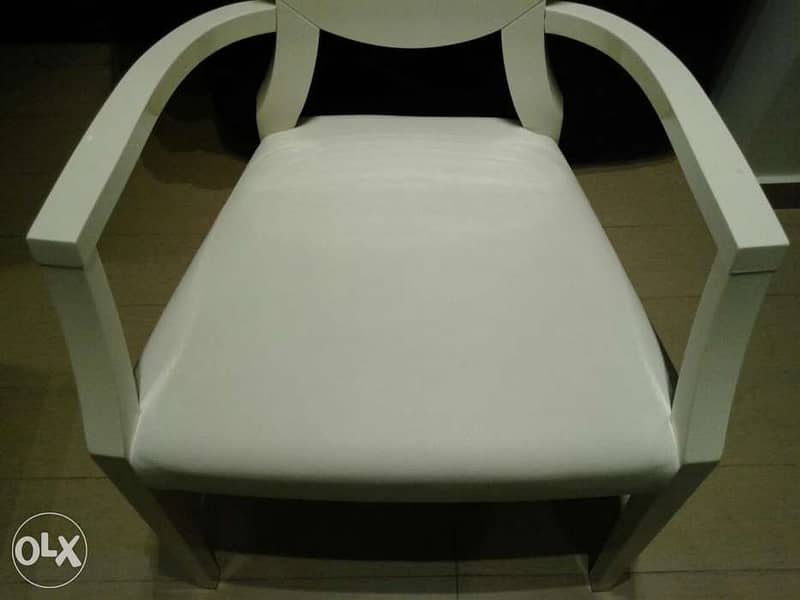 كرسي جديدة ابيض لميع مع قعدة جلد Brand new glossy white chair 4