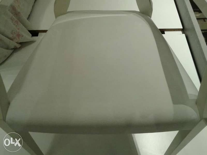كرسي جديدة ابيض لميع مع قعدة جلد Brand new glossy white chair 5