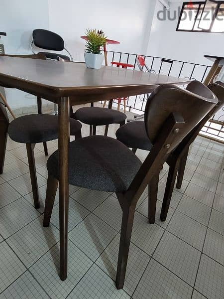 kitchen Table + 4 Chairs 0