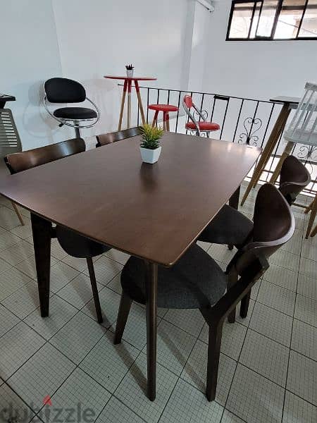 kitchen Table + 4 Chairs 1