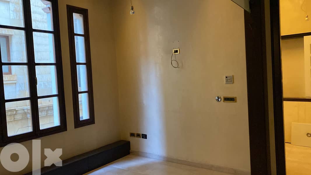 L10512-Office For Rent in a Traditional Building in Down Town 4