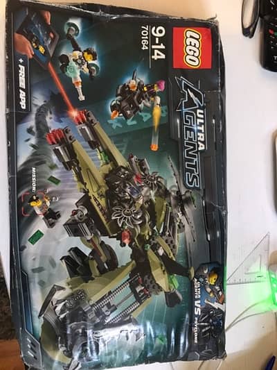 New  (Damaged Box)  lego ultra agents