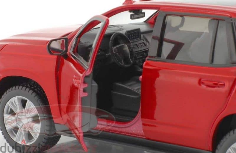 Chevrolet Tahoe (2021) diecast car model 1:24. 3