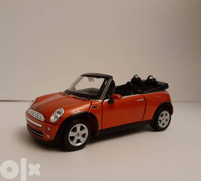Mini Cooper Cabriolet diecast car model 1:24. 1