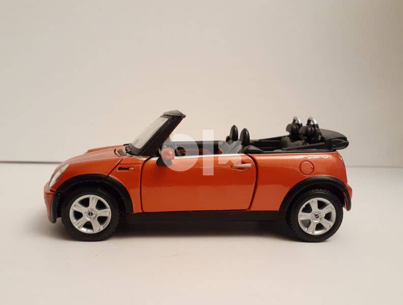 Mini Cooper Cabriolet diecast car model 1:24. 2