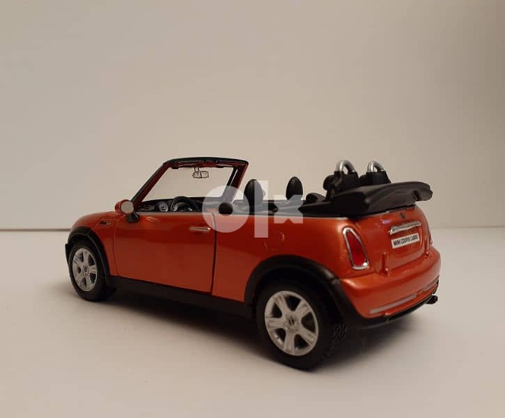 Mini Cooper Cabriolet diecast car model 1:24. 3