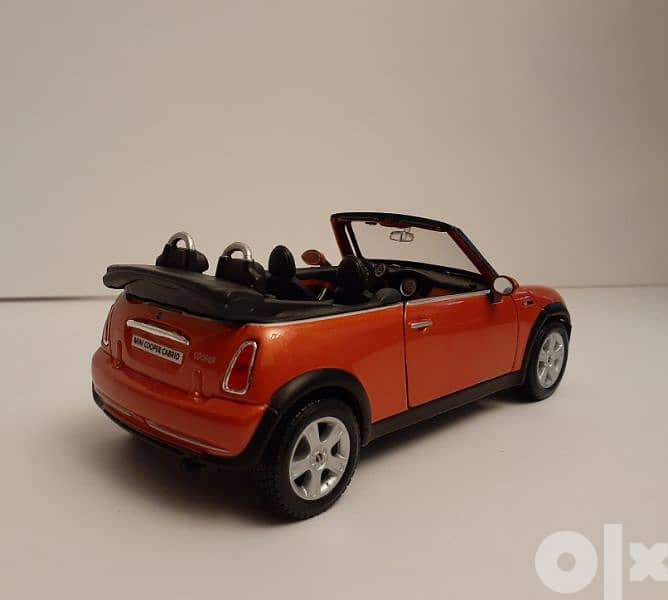 Mini Cooper Cabriolet diecast car model 1:24. 5