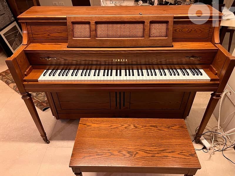 Yamaha M402 Piano 0