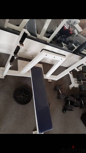 bench flat for gym used like new we have also all sports equipment 1